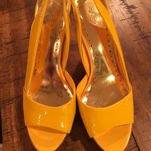 BCBG GIRL Yellow heels